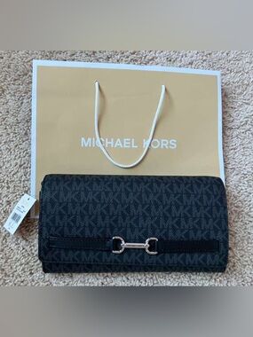 Michael Kors Black Carson Signature Logo Continental Wallet on Chain